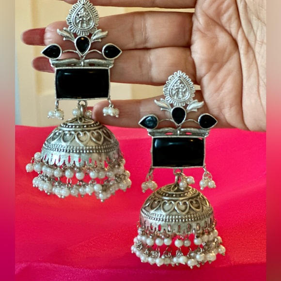 Silver look a like earring Brass made Indian Jewelry light weighted BRAND NEW - Picture 2 of 2